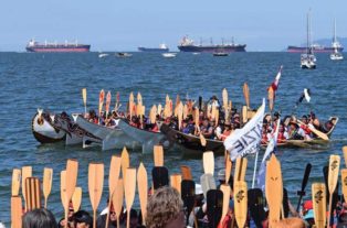 canoes arrive on Vancouver shores