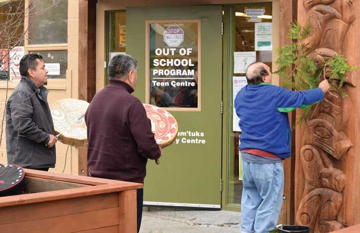 Snuneymuxw-carved house post for children and family unveiled