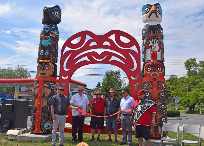 Snuneymuxw posts unveiled at important village site