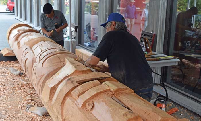 Tsawout brothers carve totem pole to honour survivors