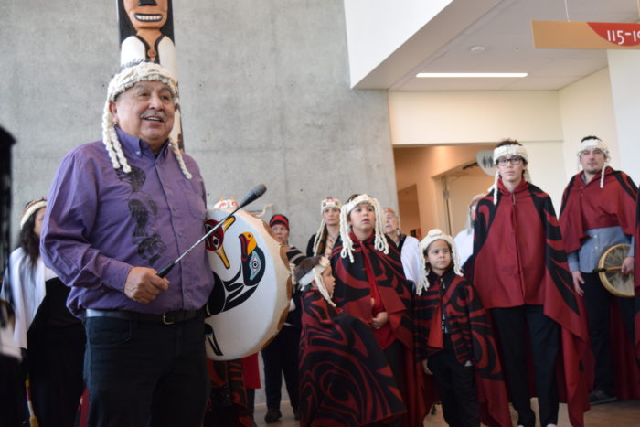 Snuneymuxw-carved Te’tuxwtun Pole unveiled at VIU