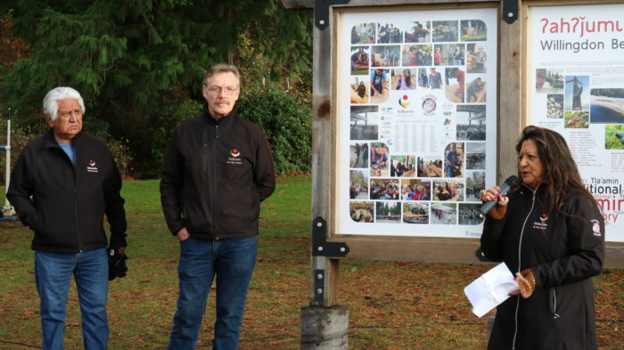 Hɛhɛwšɩn signs unveiled at Willingdon Beach